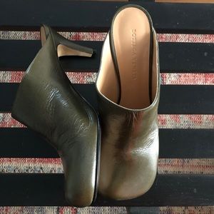 Bottega Veneta Pre-Fall 2019 khaki square-toe mules - size 38